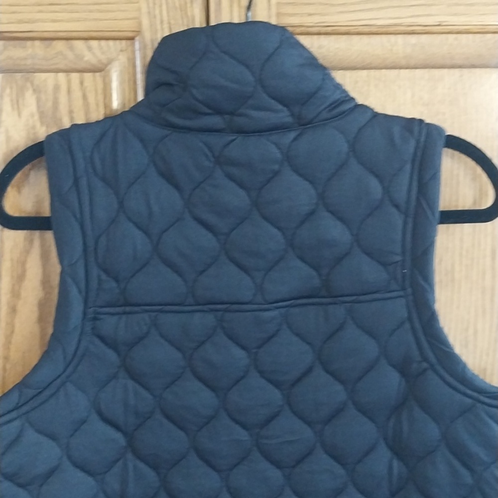 Kirkland NWT Women's Quilted Vest Size Small Black 2-Way Stretch Zipper Pockets - Picture 10 of 11